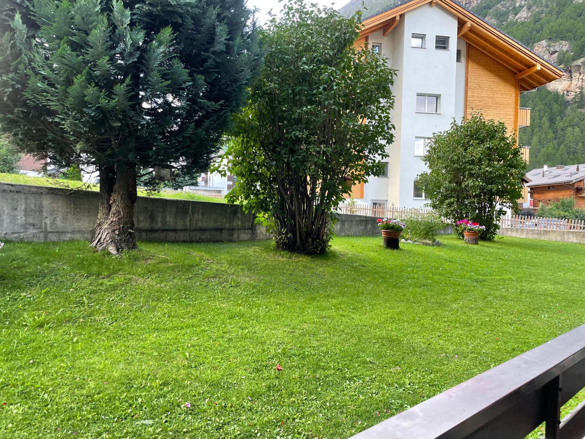 Modern Taesch Apartment With Free Parking Esterno foto