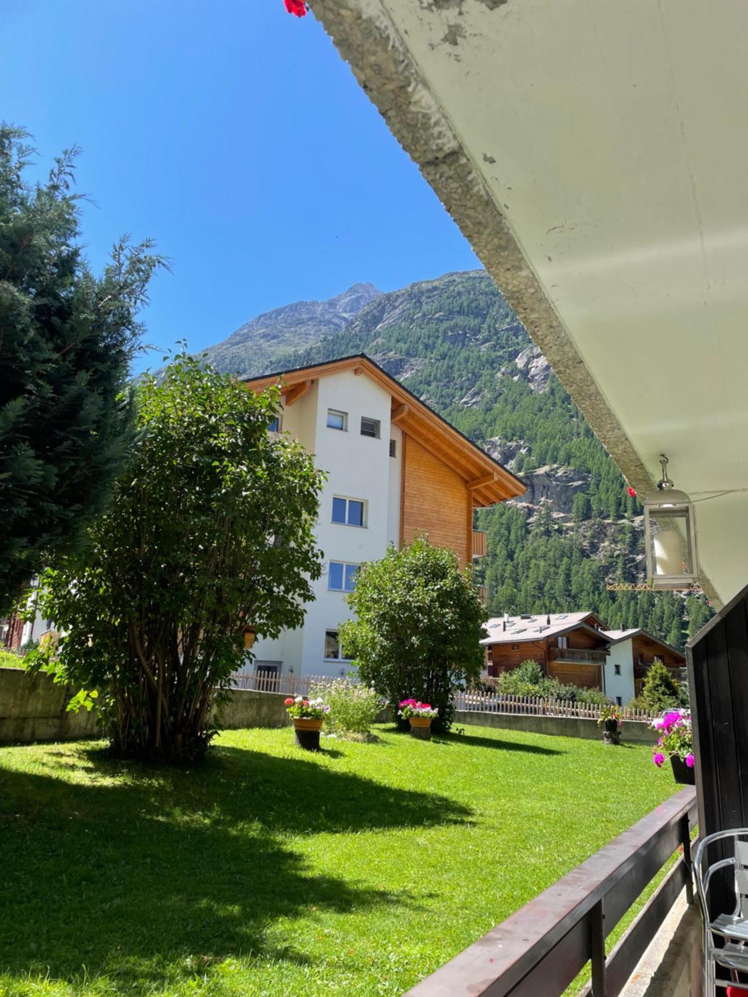 Modern Taesch Apartment With Free Parking Esterno foto