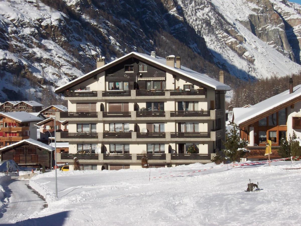 Modern Taesch Apartment With Free Parking Esterno foto
