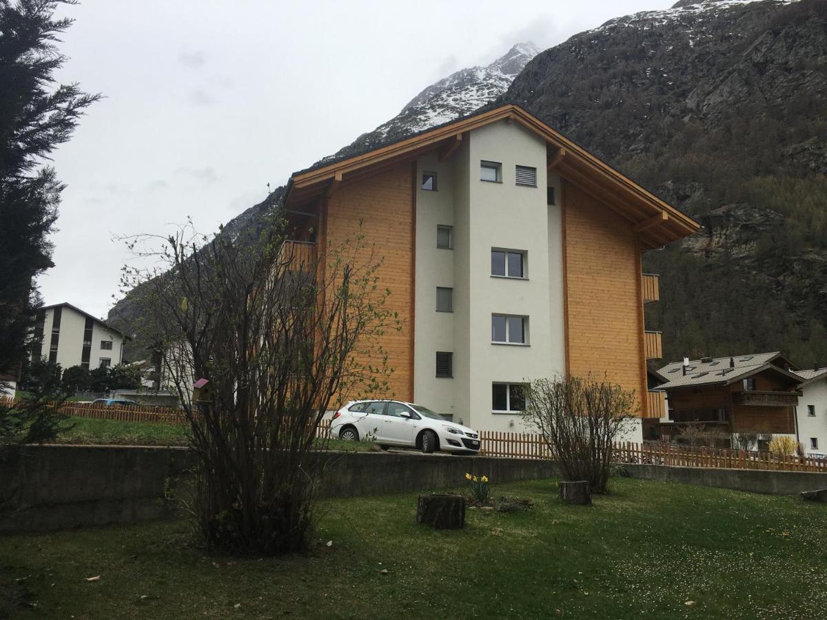 Modern Taesch Apartment With Free Parking Esterno foto
